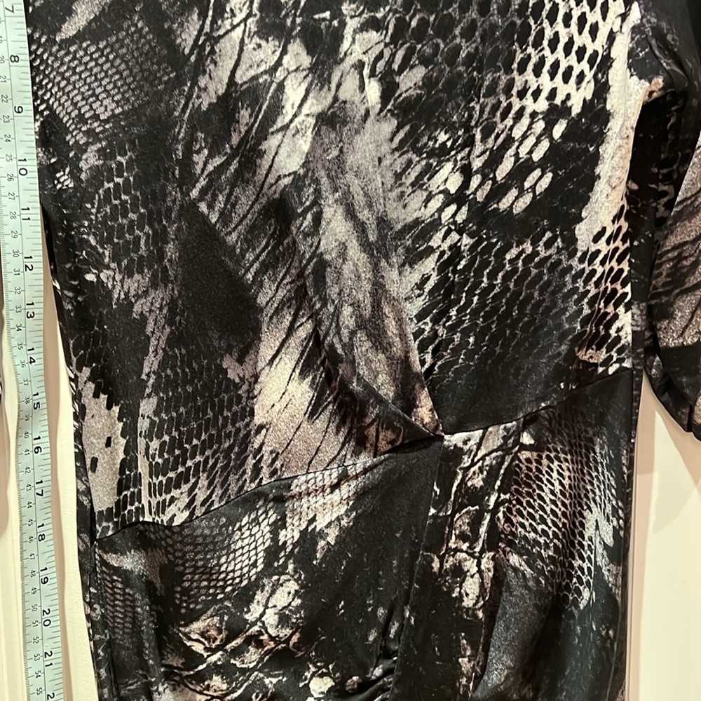 Le chateau form fitting dress - Picture 11 of 13